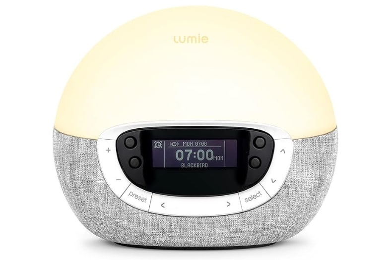 Ver especificaciones técnicas y precio actualizado de Lumie Bodyclock Luxe 750D Despertador Solar con Atenuación de Luz Azul y Altavoces Bluetooth Fotografía técnica oficial de Lumie Bodyclock Luxe 750D Despertador Solar con Atenuación de Luz Azul y Altavoces Bluetooth - Vista frontal con fondo neutro