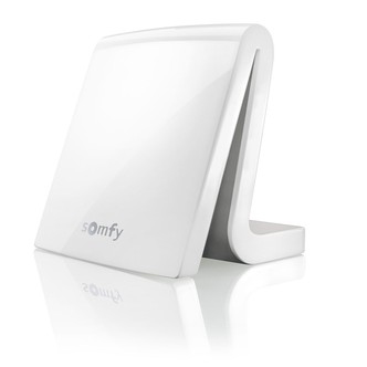 Fotografía técnica oficial de Somfy TaHoma Access Módulo de Puerta de Garaje y Cancelas con Apertura por Geolocalización - Vista frontal con fondo neutro
